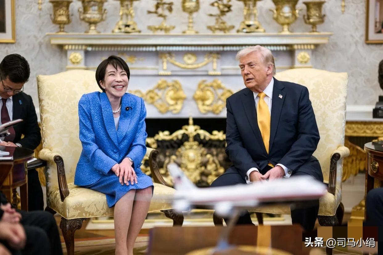 日本首相高市早苗结束访美行程后，美国白宫摄影师迅速公布了最具代表性的三张照片。