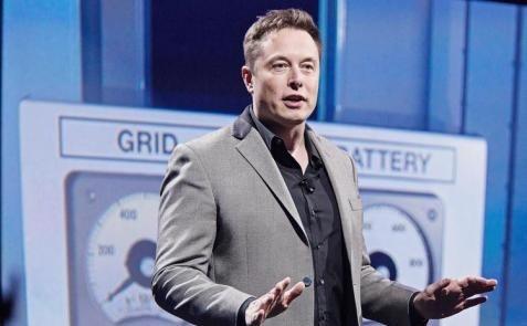 马斯克终于累了，他明确表示：要找一个安全的国家，不会被袭击的国家，然后夜晚可以走