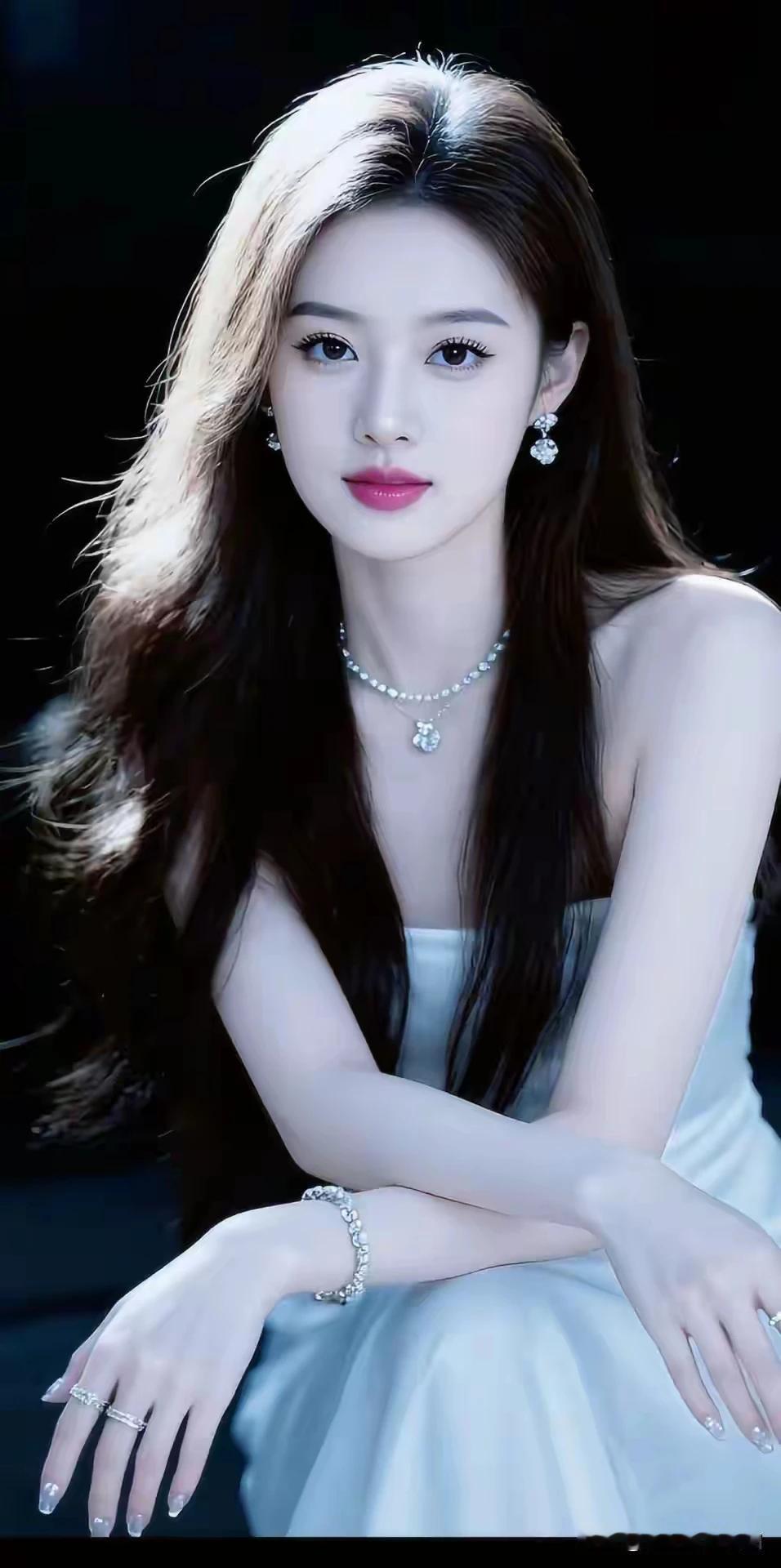 沉鱼落雁，闭月羞花。
出水芙蓉，亭亭玉立。
千娇百媚，国色天香。
美丽漂亮，气质