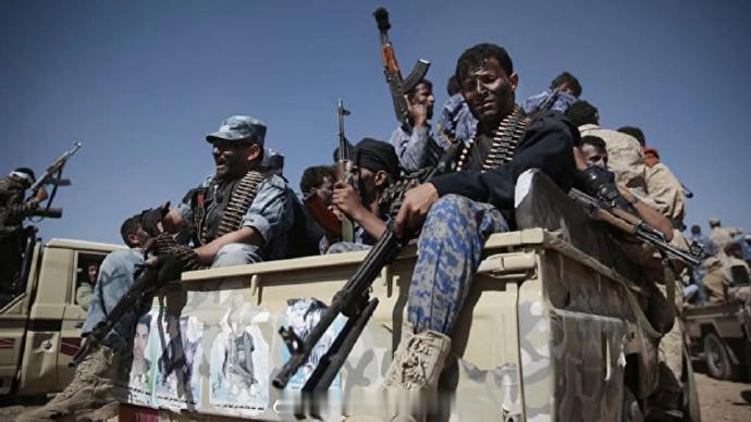 【沙特联军打击也门穆卡拉港武器运输，专家分析冲突缓解之道】
沙特主导的多国联军1