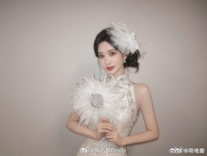 李一桐[超话]李一桐孟子义把杨迪当玩具你好星期六 李一桐孟子义太会玩！发现杨迪关