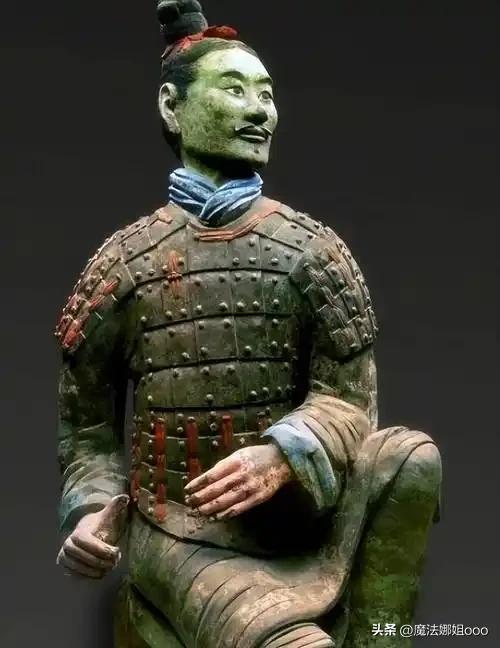 原来不是中国红，而是楚人尚红。
不是全国纪念屈原，而是楚国人纪念楚国的大夫。
难
