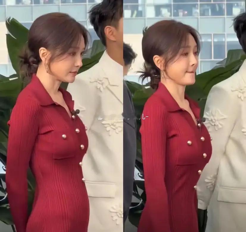 秦岚啊，你这身材凹的也太刻意了吧看图一对比，左边才是正常状态下的身材可是她大部分