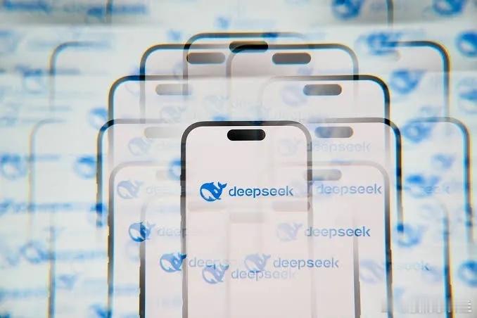 迟到了近一个月的DeepSeek V4 Pro终于上线，同时带了一张让开发者虎躯