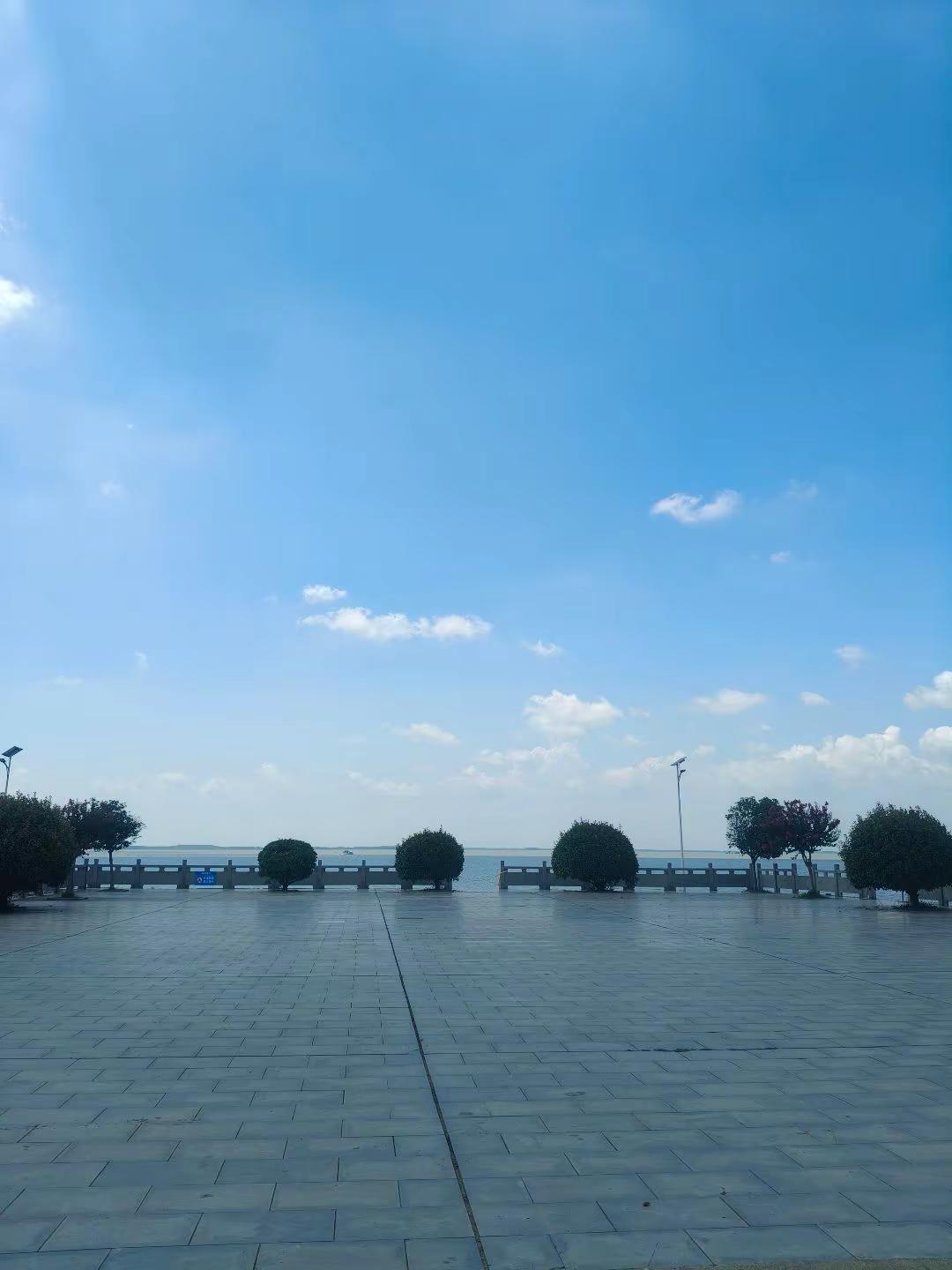 人为什么会有这么多烦恼！好天气就是最好的滤镜