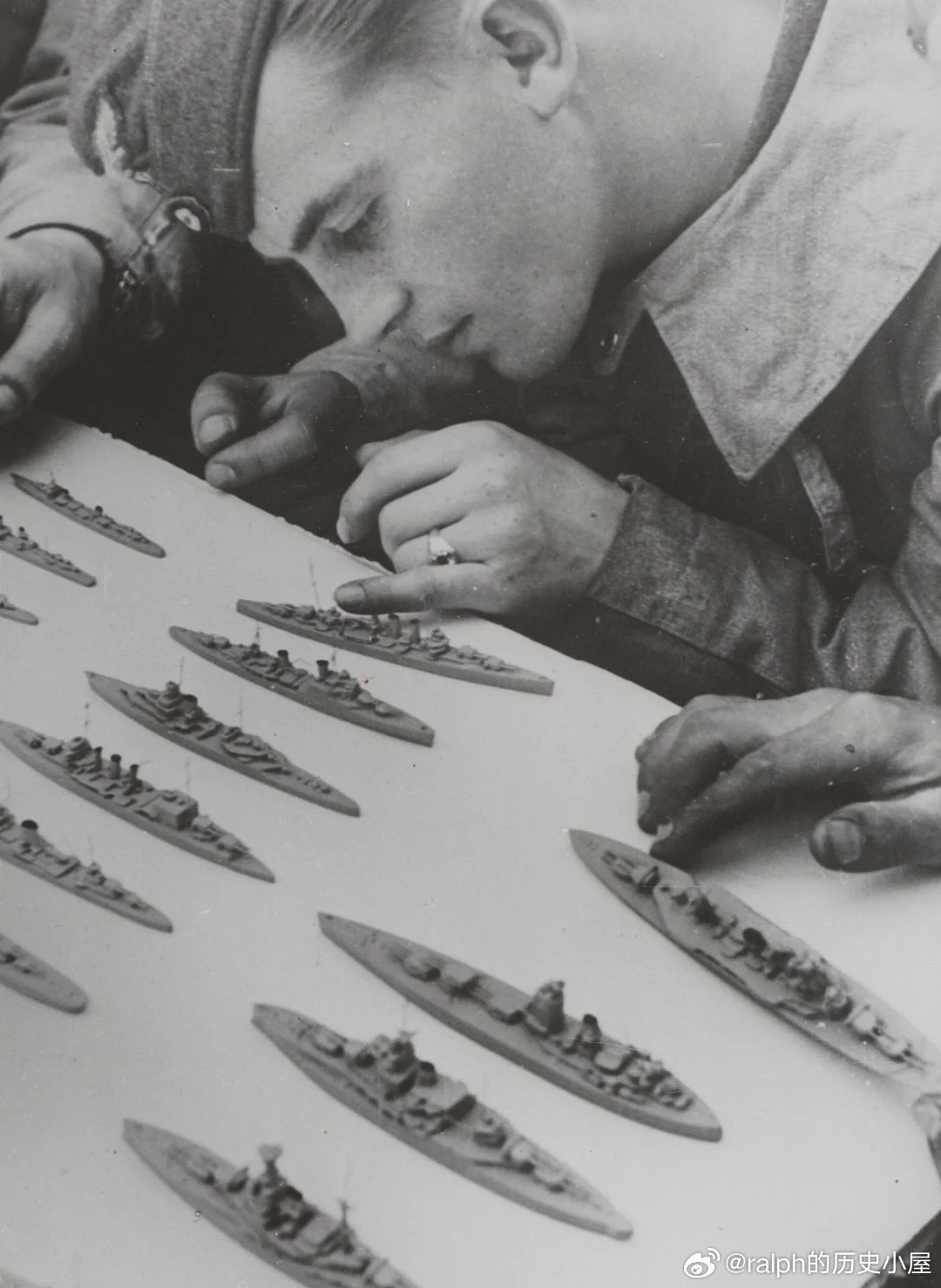 德国空军人员制作英国皇家海军舰艇模型军事历史全触达