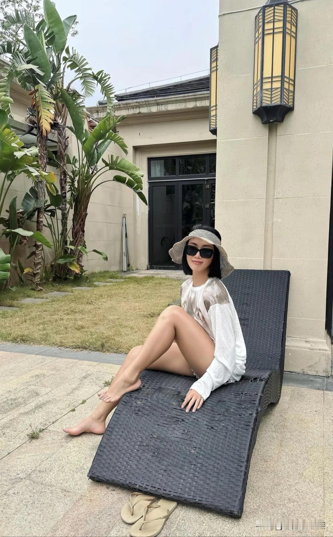 有别墅就是好，可以娶个既漂亮又性感的媳妇！