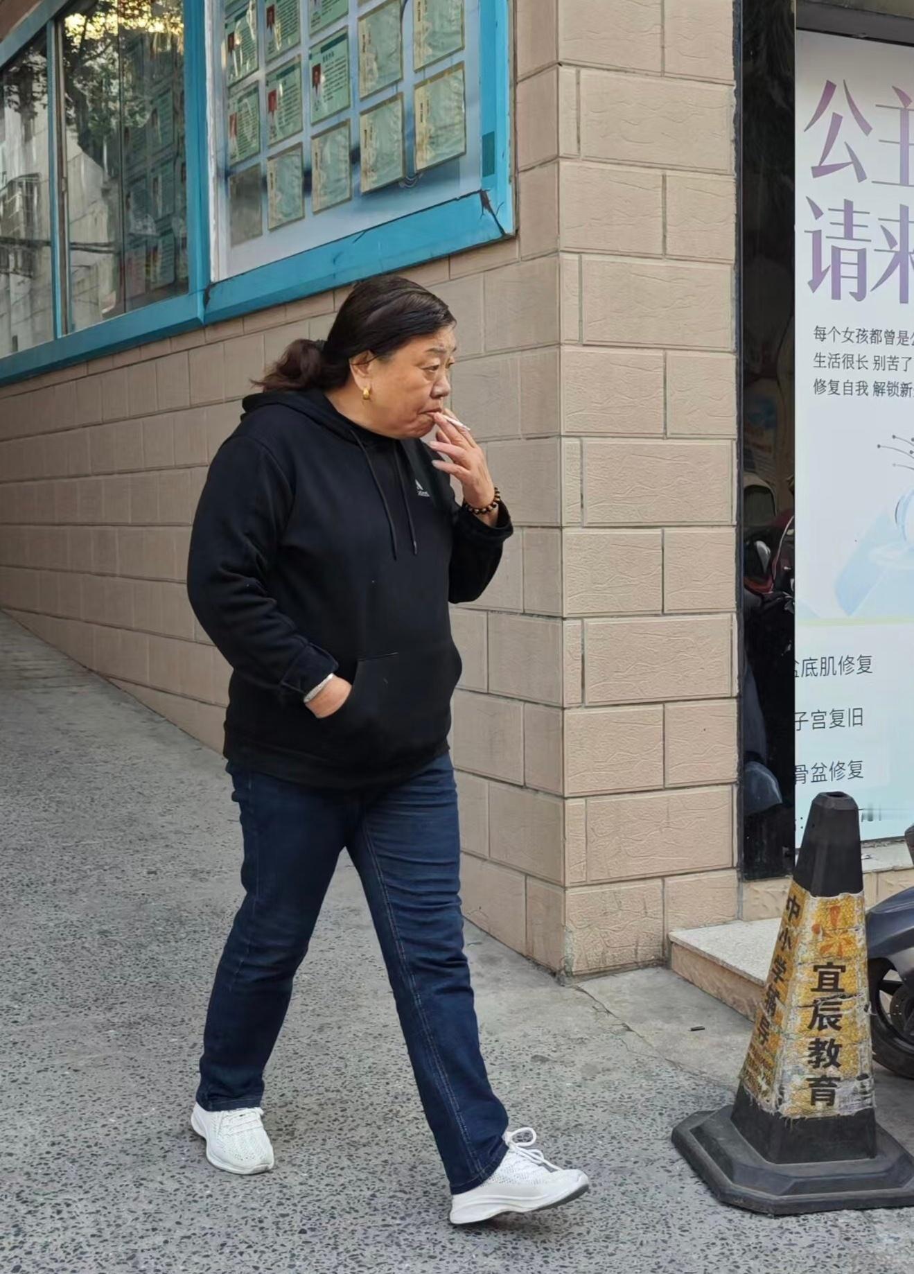仰天大笑出门去，我辈岂是蓬蒿人！ 