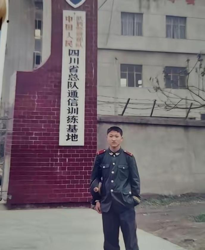 2006年，2名壮汉挟持一名18岁重庆土家族女孩。途中，女孩求助同车的武警战士。