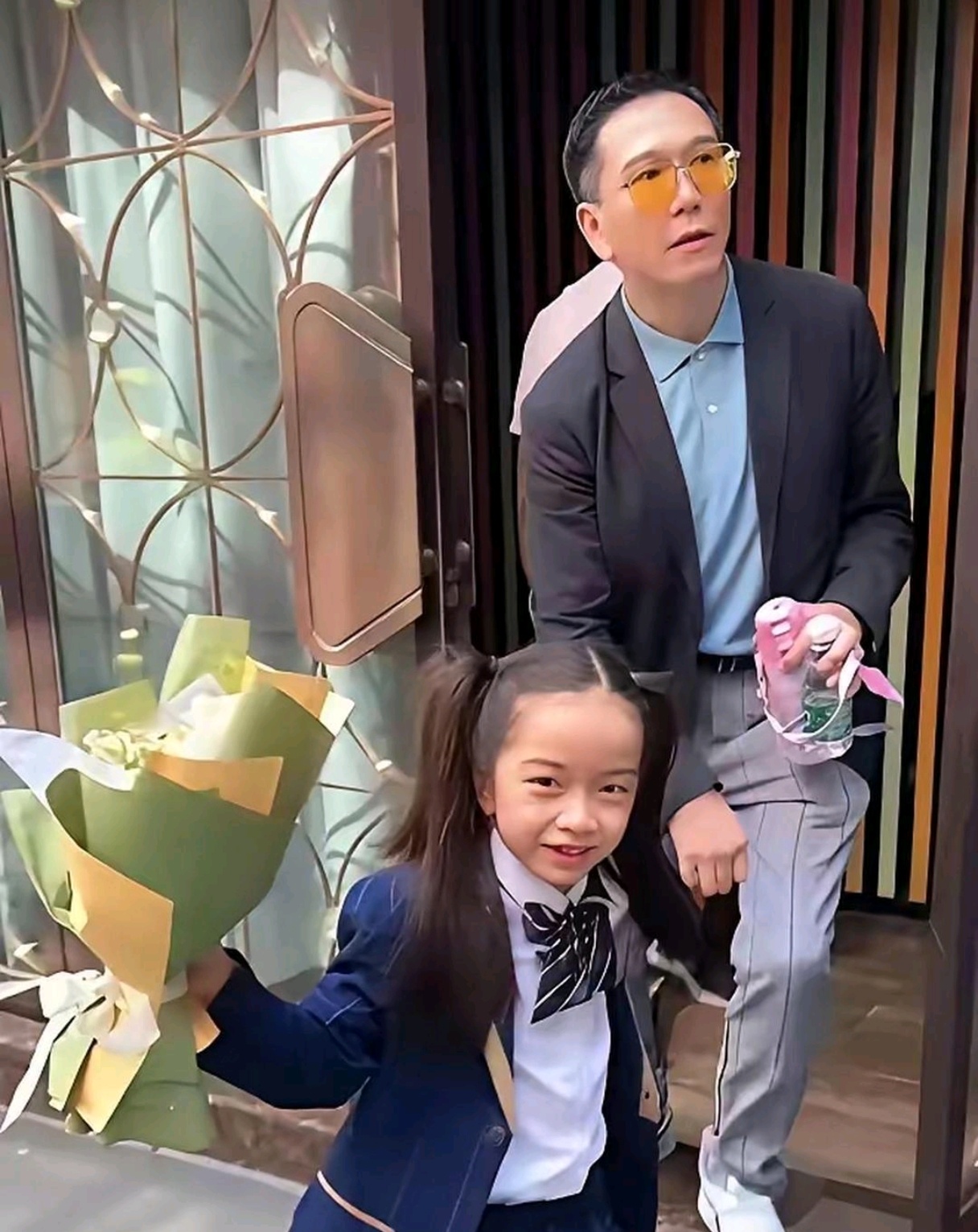 温兆伦有三段婚姻，第一任妻子是马来西亚富家女李美玲，1989年结婚，1993年离