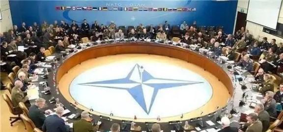 北约敢不敢灭了俄罗斯？按理来说北约作为一个军事集团，若联合起来对付俄罗斯，实力上