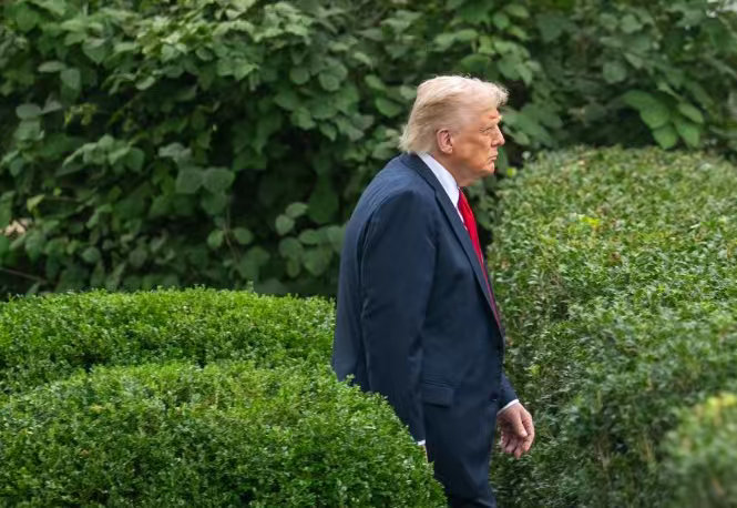 哥伦比亚反政府武装否认贩毒最近加勒比海域不太平。美军上周末在国际水域发动袭击，声