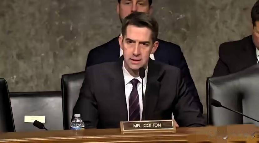 美国共和党籍参议员汤姆·科顿今天（2月6日）发文说：“如果来自共产主义中国的学生