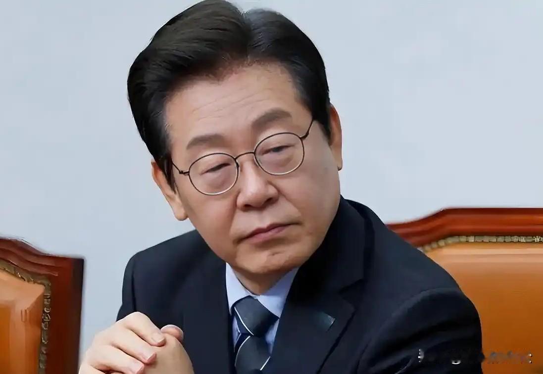高市早苗想拉拢李在明深化军事合作，李在明怕挨骂，告诫高市早苗，韩日要想做朋友，日