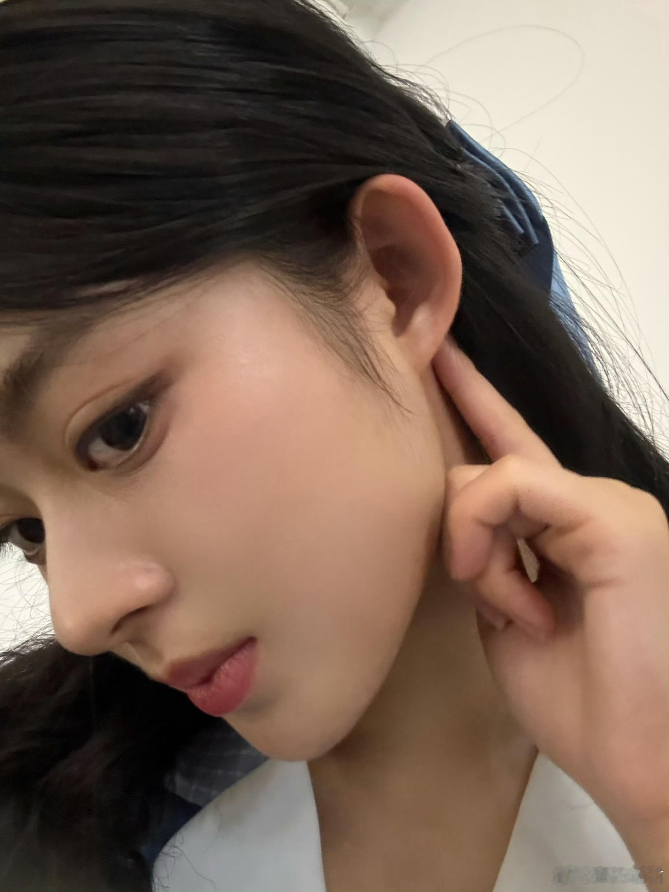 我家小囡超绝刀锋下颌线可以一刀切开榴莲😙 