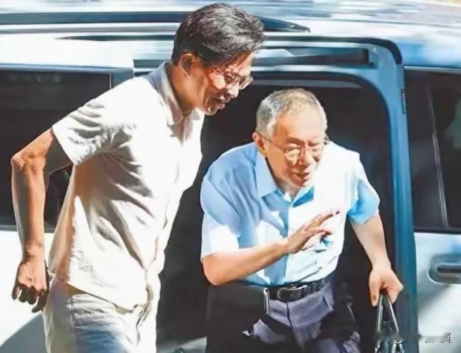 黄国昌和柯文哲彻底决裂！

这次翻脸不是闹脾气，是忍到极点直接摊牌。
黄国昌在新