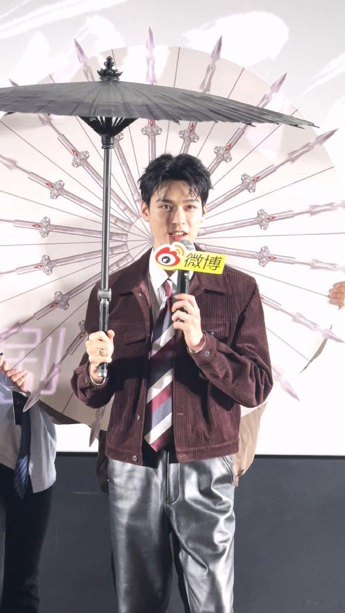 龚俊回应暗河传画面暗谁还没看龚俊回应《暗河传》画面暗？暗是剧情需要就算了，导演居