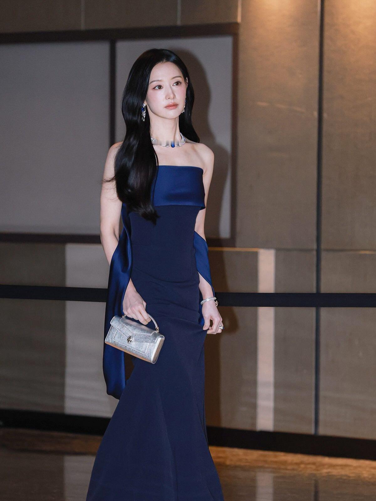 金智媛宝格丽入场视频欧尼你比钻石还耀眼……特别特别有气质的大女人，妆造也很在线的