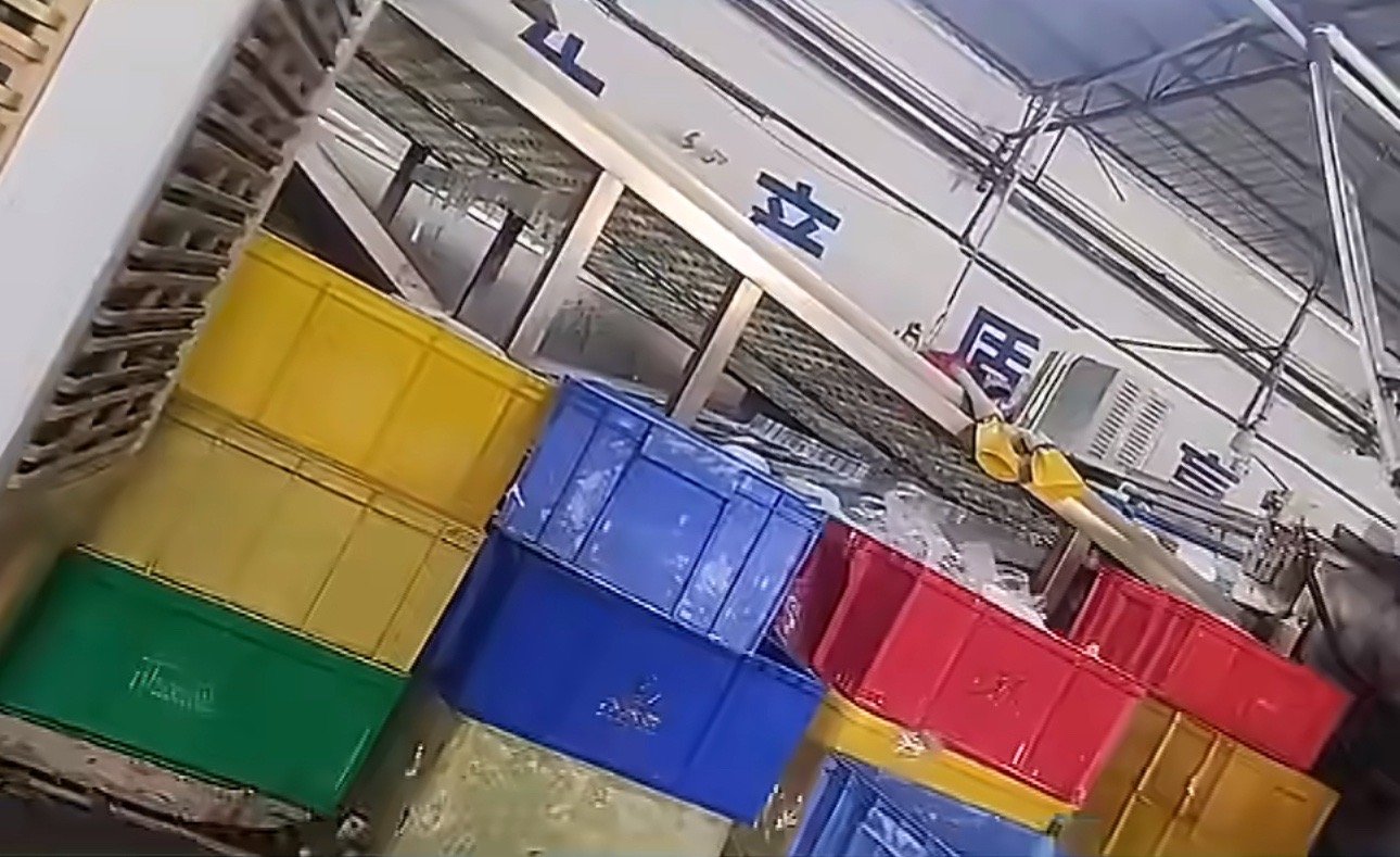 饭馆用的塑封碗筷脏到你想吐天…看到都要吐了