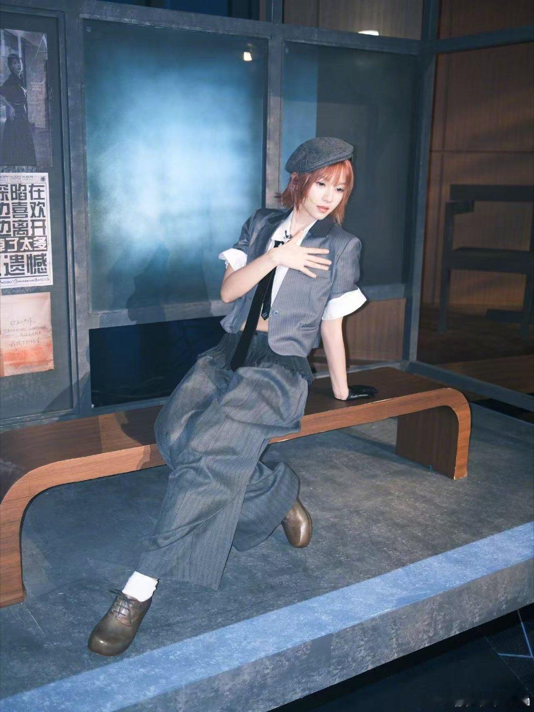 黄灿灿一公造型 黄灿灿的报童帽造型，像是从动画片里走出来的角色。一公快点来，等不