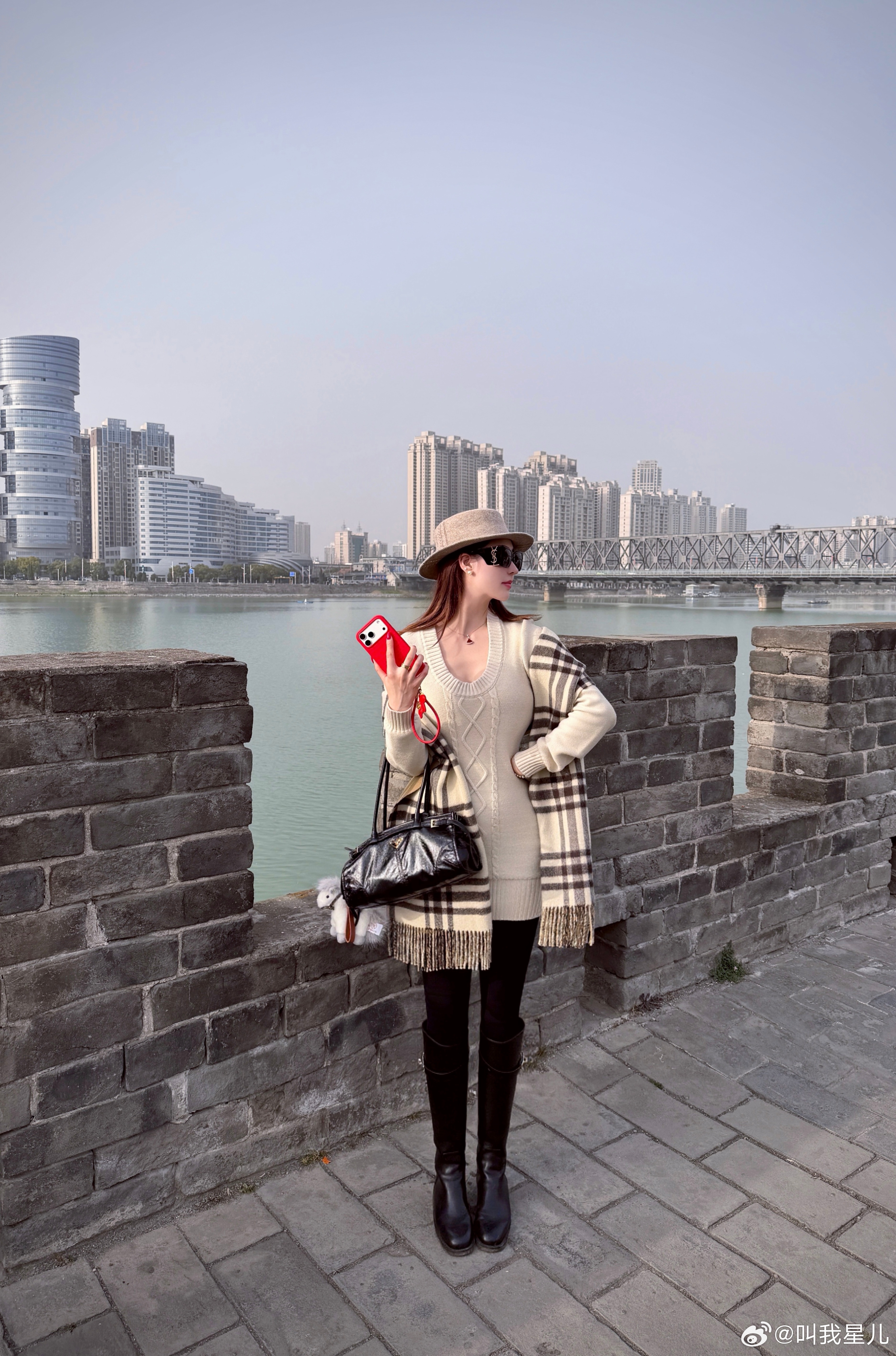 没人告诉我襄阳这么浪漫啊独属襄阳的浪漫，漫天孔明灯配古城墙简直绝了肉眼远比手机里