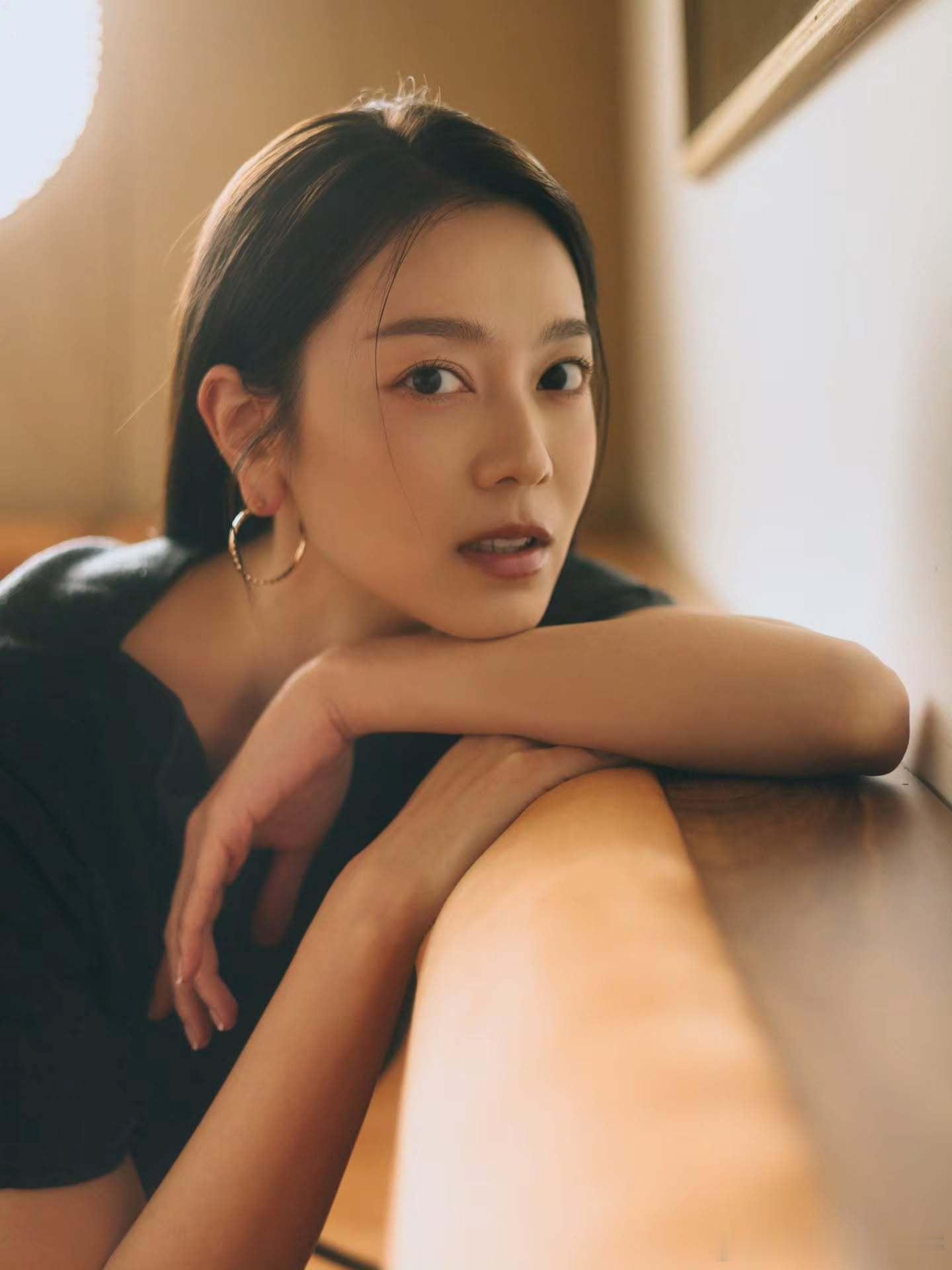 周渝民妻子宣布复出周渝民妻子38岁状态 周渝民妻子宣布复出，好漂亮啊，夫妻俩势均