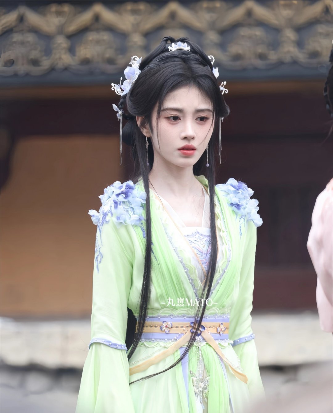 郭敬明选鞠婧祎当女主选对了女主把角色的灵动与破碎感演得很到位，情绪切换自然，打戏