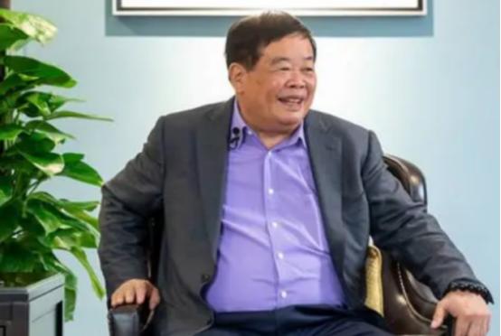 曹德旺收到一封信：“曹先生，求求您救救我的女儿，她7岁就得了肾炎，如今医生说只有
