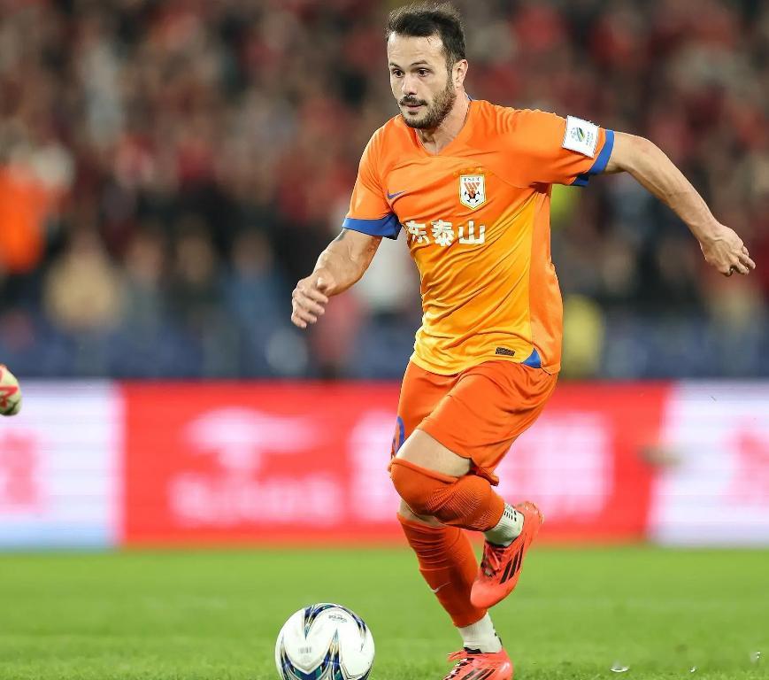 北京时间1月20日，山东泰山官方宣布与外援卡扎伊什维利完成续约。经友好协商，山东