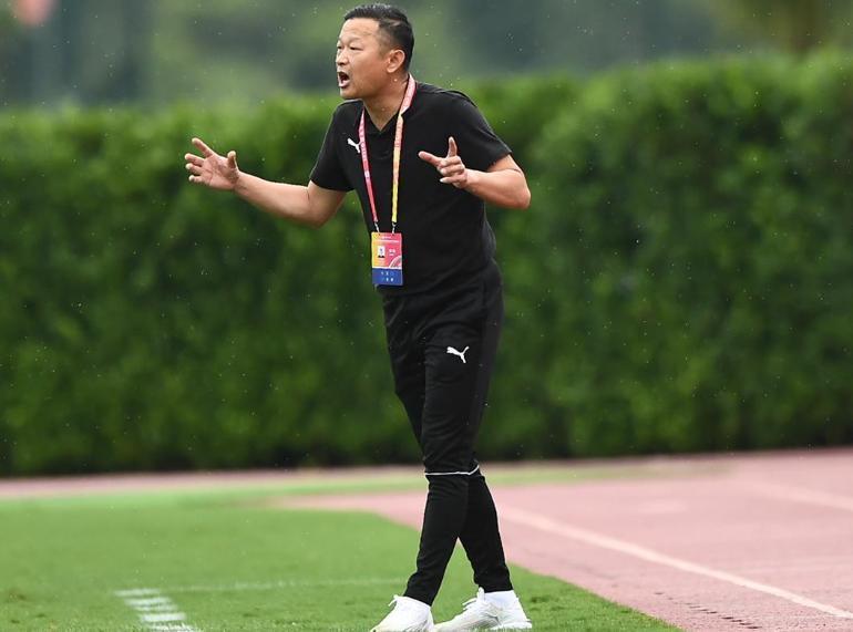 主场0：4惨败水原三星，没了常卫魏的亚冠冠军武汉女足突然就不会踢球了，这突变+巨