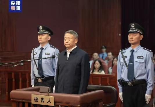 唐一军受贿1.37亿余元唐一军作为原江西省政协主席、司法部原部长，其受贿行为严重