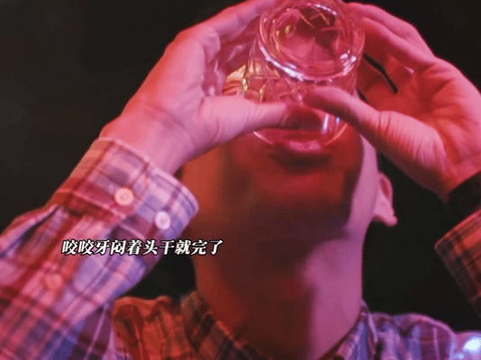王凯彭昱畅毒舌师父配老实徒弟王凯彭昱畅演师徒很对味了谍战不只有紧张博弈，还有鲜活