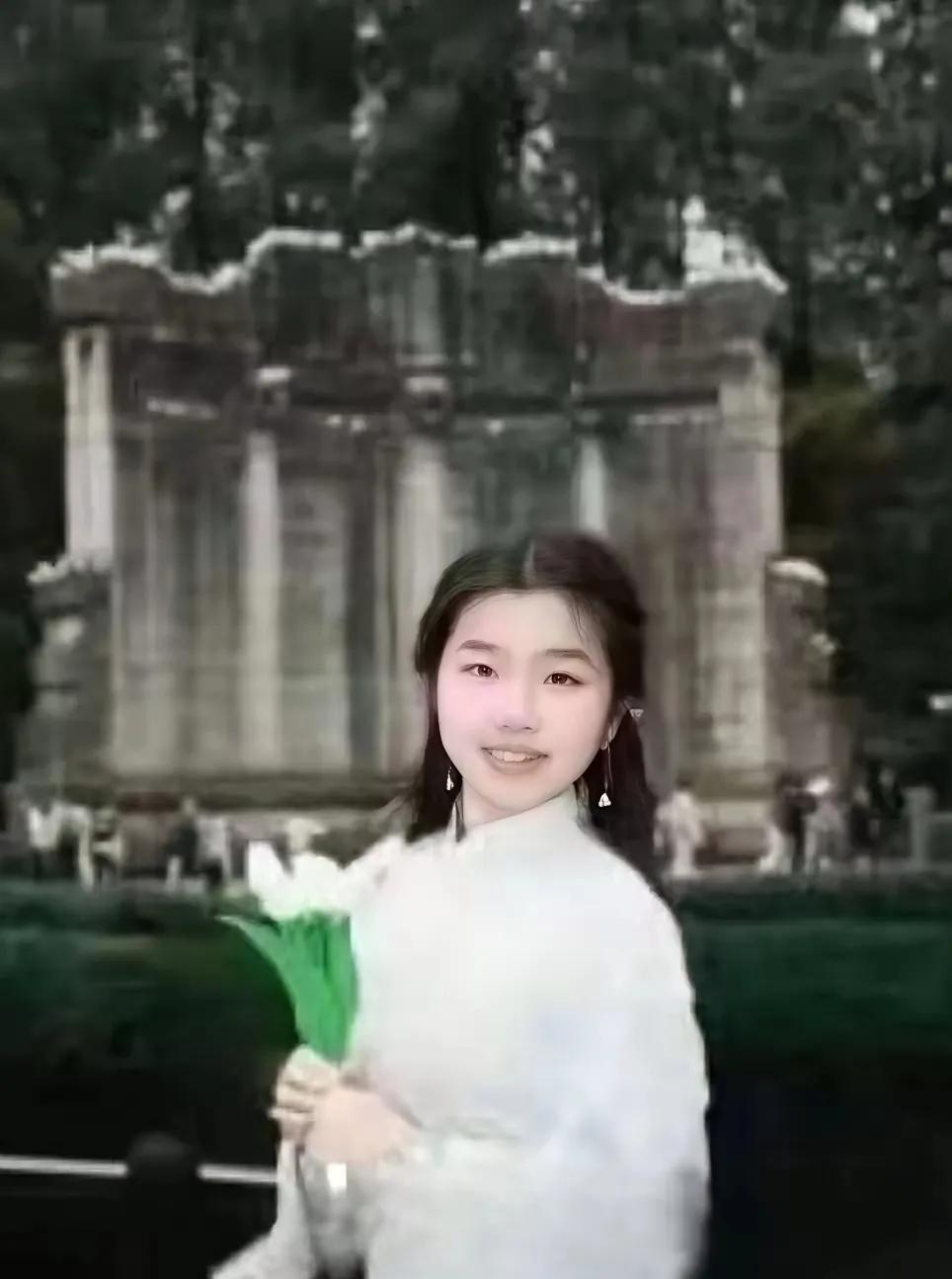 通过这个女孩的事情
我相信会有很多家长醒悟吧
为什么要读研究生？早点进工厂上班不