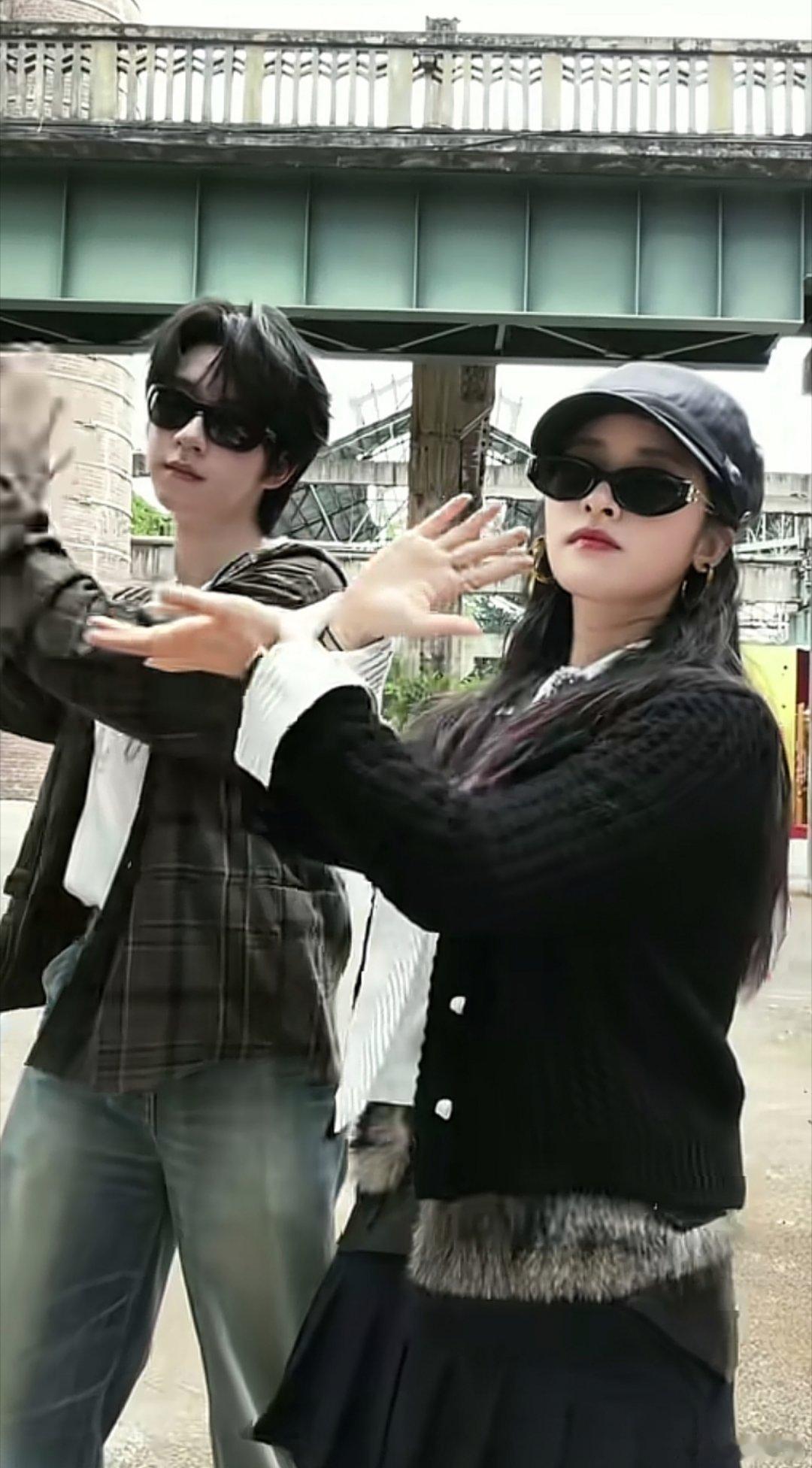 贺峻霖沈月跳了nobatidao1 沈月恩师贺峻霖太养眼了 ，贺峻霖沈月跳了ni