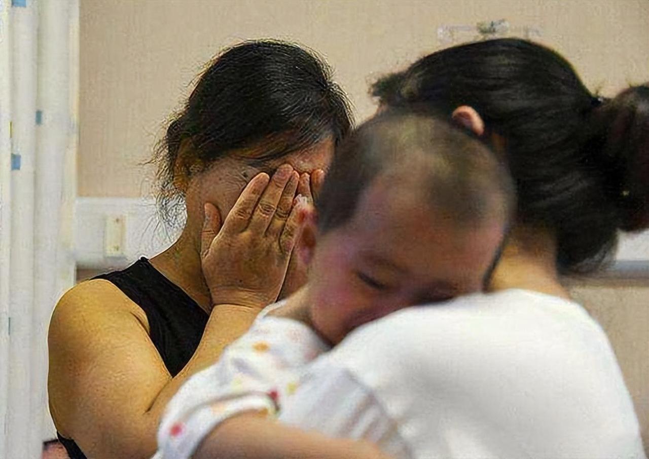 但63岁高龄的王大娘却认为，这些看起来很孝顺的孩子，其实都是靠父母吃饭的。这种新