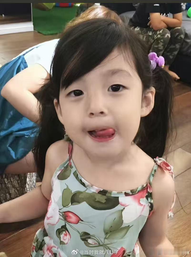小泡芙给刘畊宏加油披荆斩棘 很难得看到这么温情的幕后画面，小泡芙惦记着参加节目的