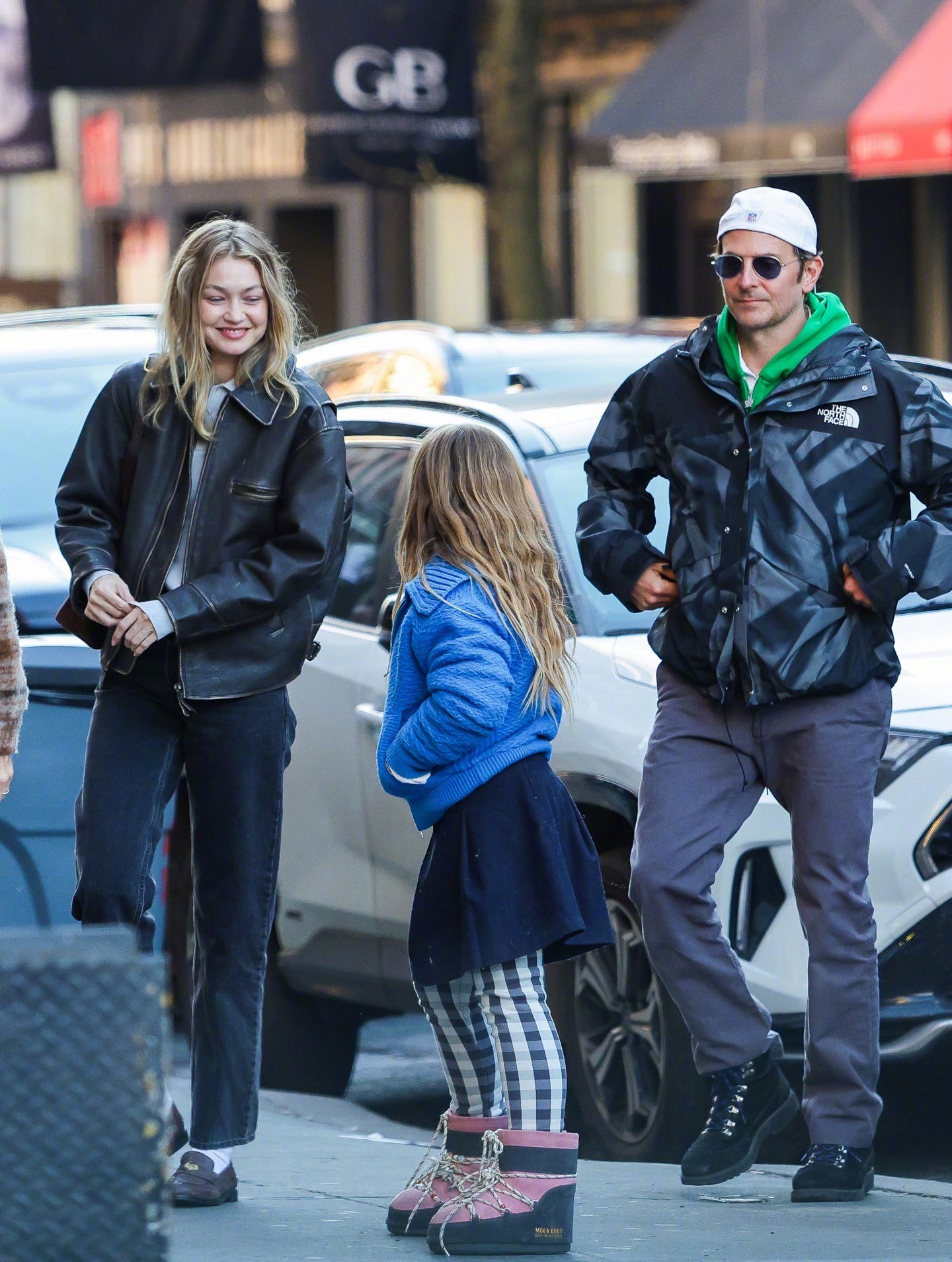 当地时间4月8日，Gigi Hadid 与男友库珀 Bradley Cooper