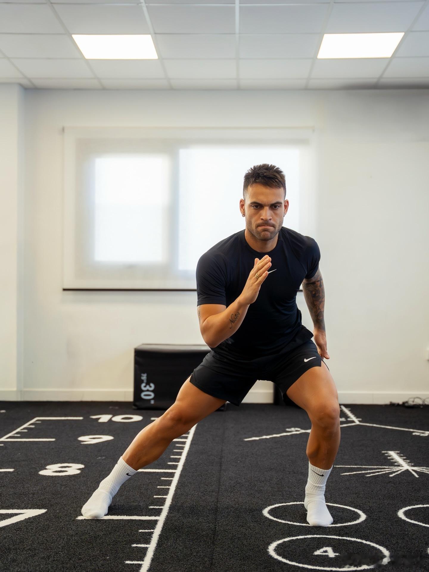 劳塔罗继续进行康复训练，队长早日康复！😘国际米兰意甲劳塔罗