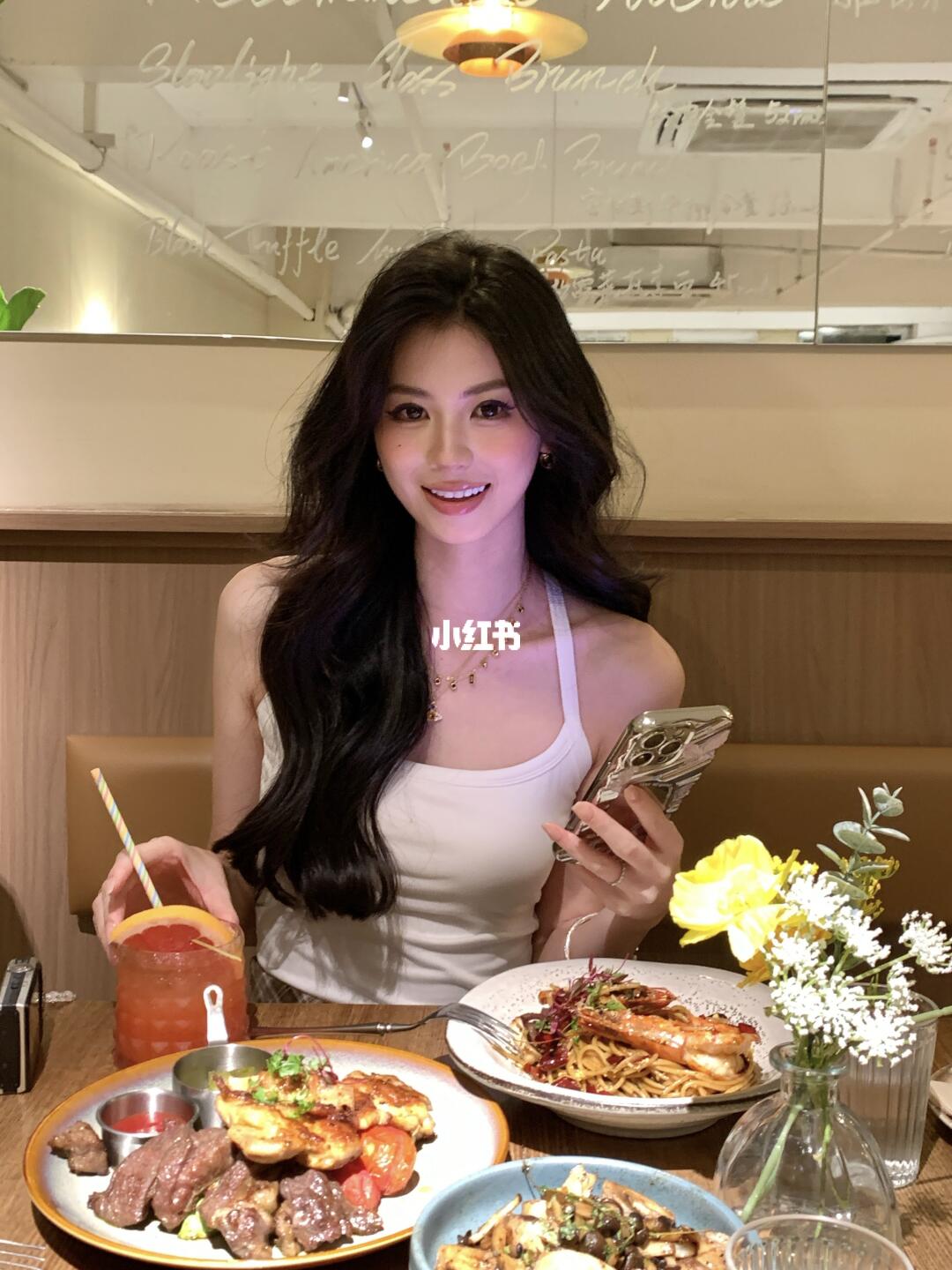 漂亮不能当饭吃 但是可以和漂亮的我吃饭