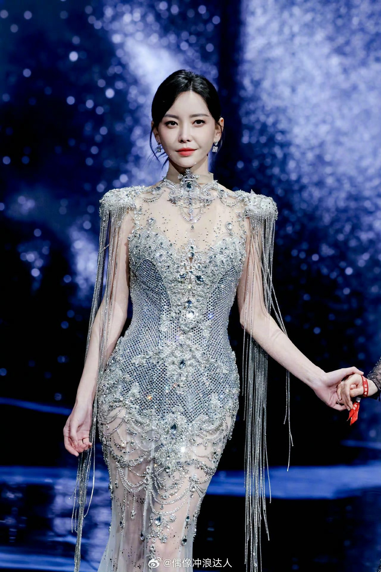 于文文 活着真好撑到最后一秒才蹲下的身影，轻描淡写说出的“活着真好”——所有坚韧