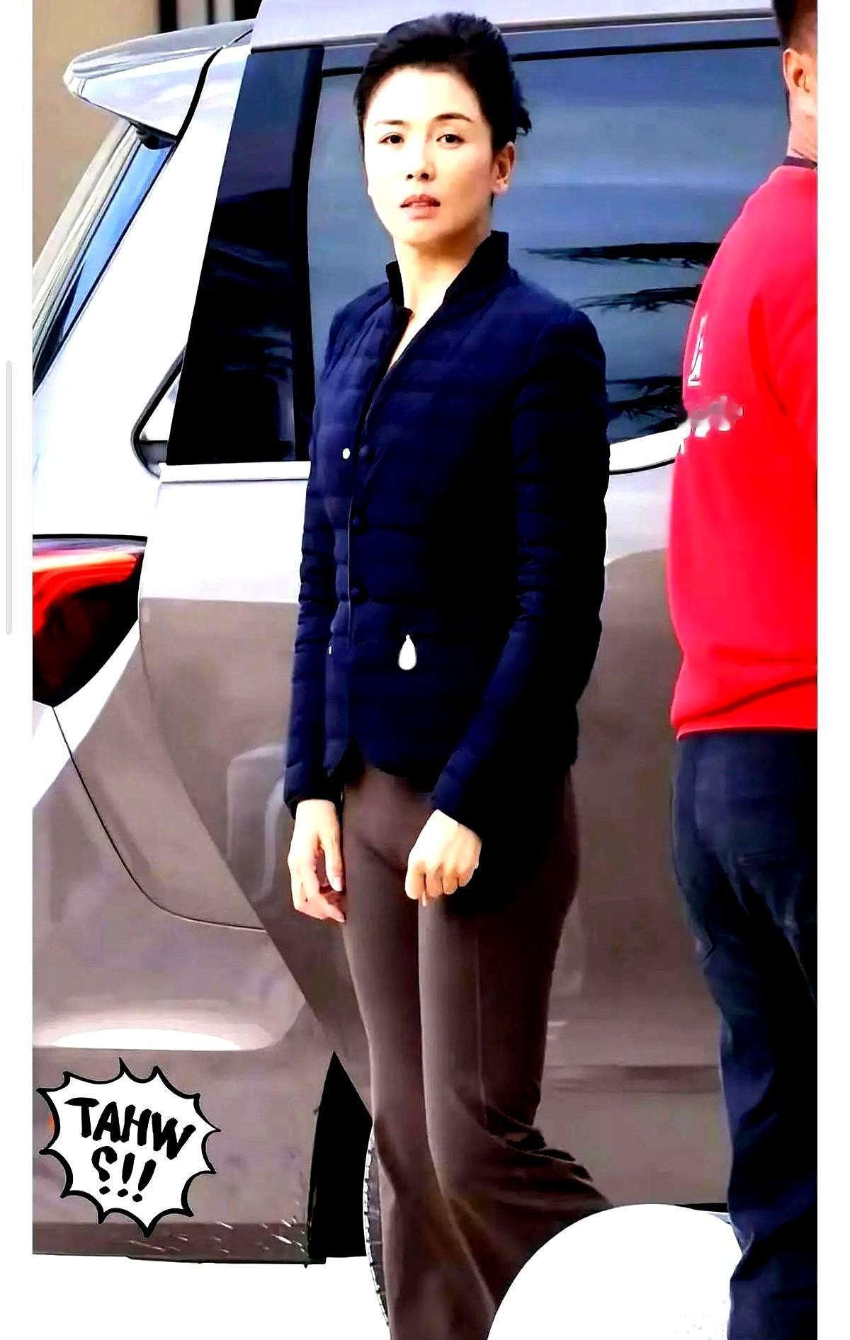 刘涛穿条运动裤，被骂不雅。
肖战穿一样的，叫有型。
杨幂卫衣配骑行裤，网友吵翻天