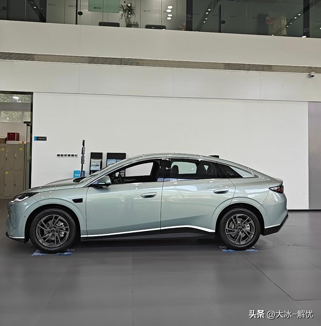 90后，今年35岁，存款320万，有一辆40万的轿车，有2套房子，一套自住120