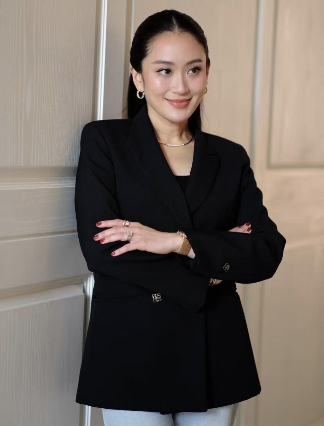 佩通坦最新美照！5月25日，佩通坦在社交媒体晒照，真是美哒哒啊！

精致女人当属