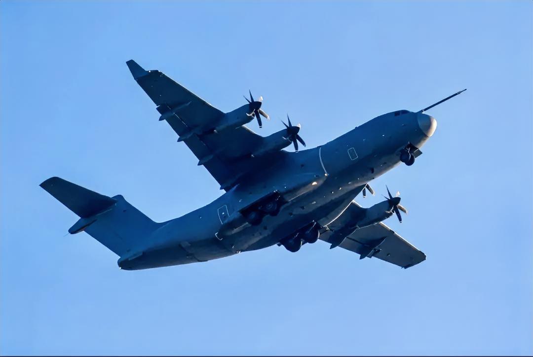 中国的"新中运"于12月16日在陕西阎良成功首飞，这是中国航空工业的又一里程碑，