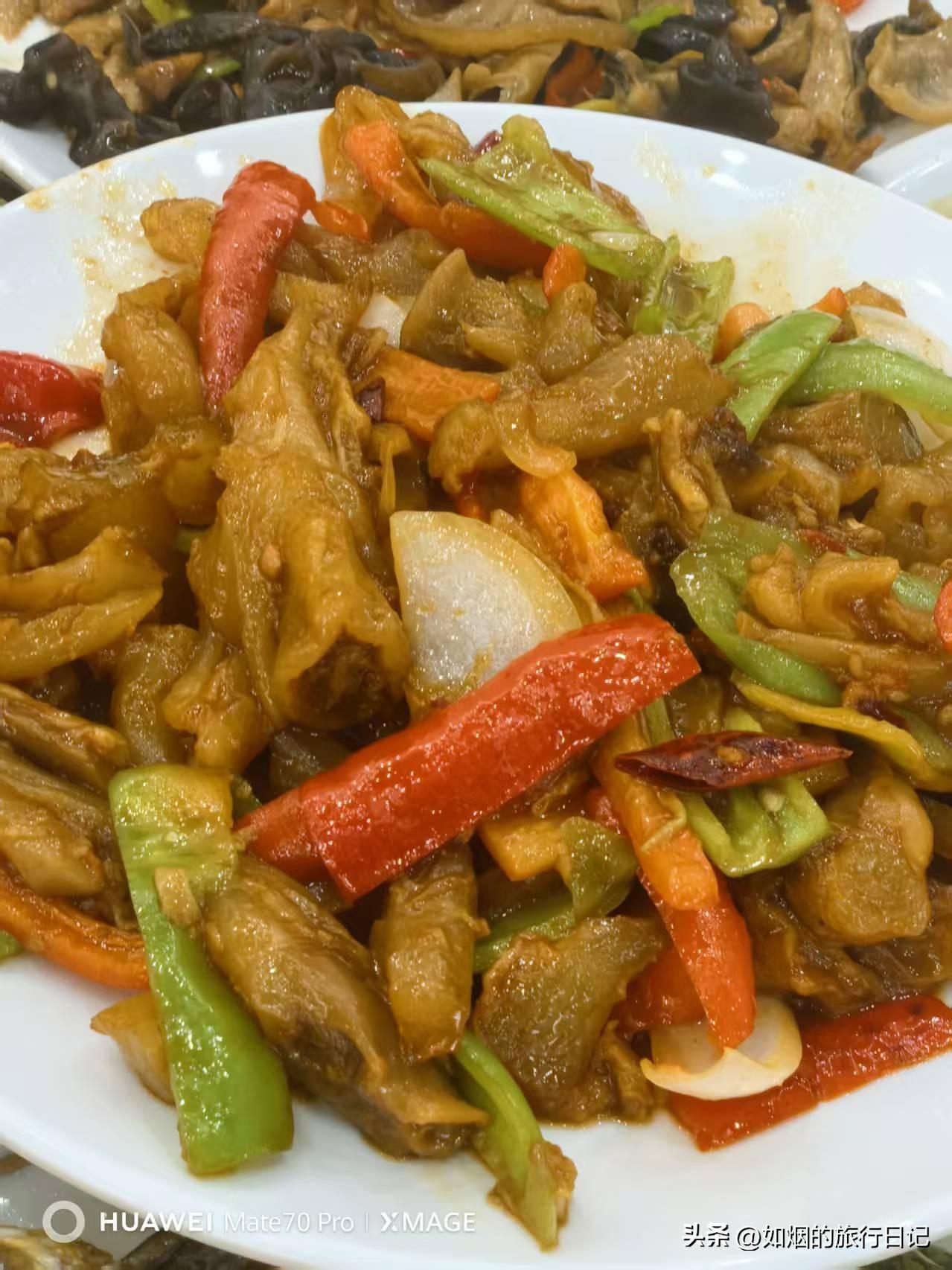 昨天有家庭聚餐宴会，我们娘家姐妹四个，还有家里几个外甥女、外甥媳妇，都闪亮登场。