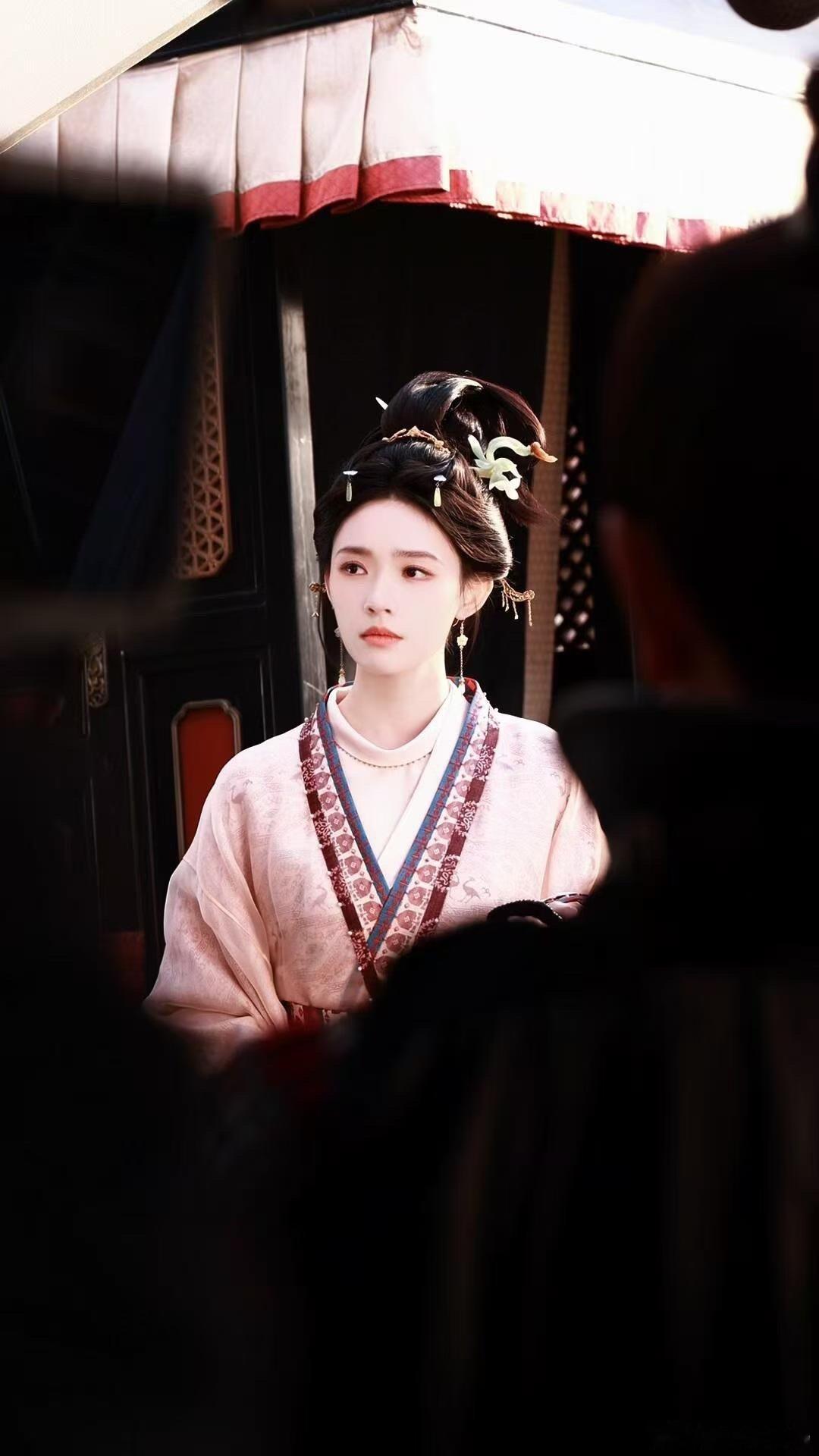 易小雅给林允做的人生古装归鸾 易小雅果然是古装妆造天花板！魏晋风盘发适配度满分，