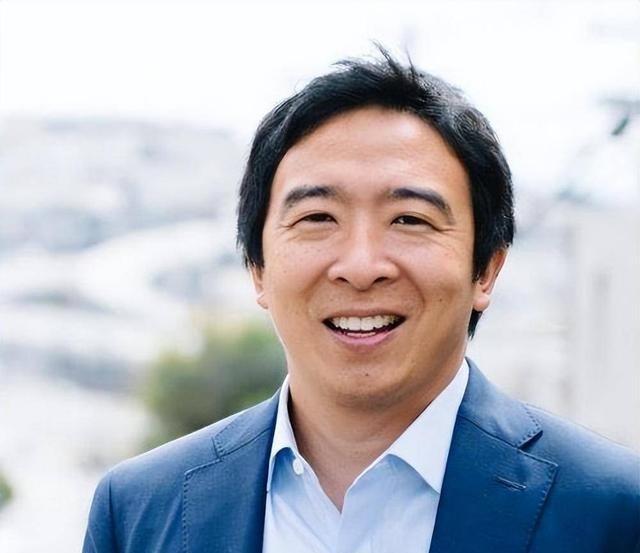 一位美籍华人表示“中国人不要高看自己了，连菲律宾这种小国，都敢针对你们，而你们只