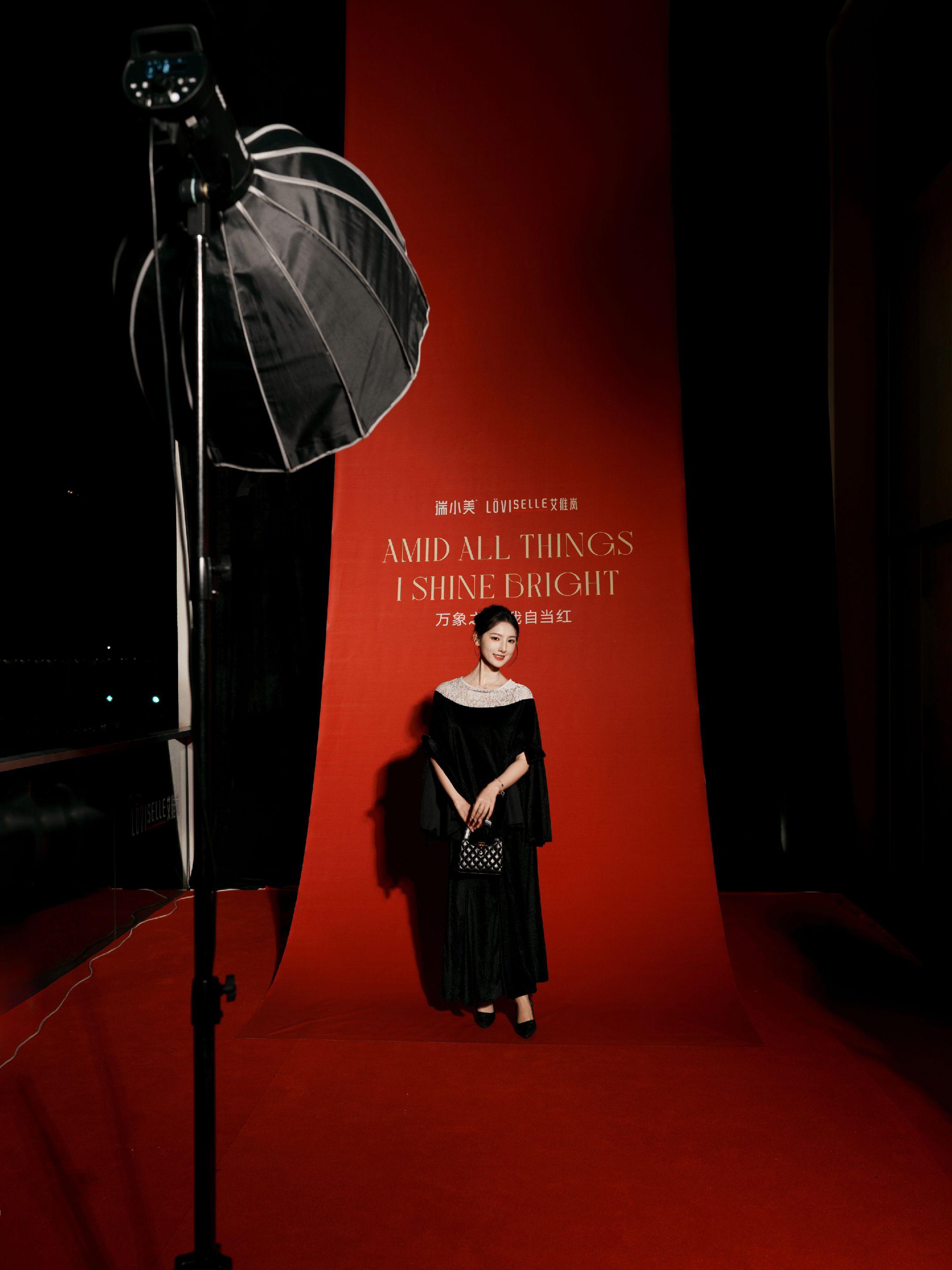 活动红毯照片怎么拍？一定要了解不同类型红毯的侧重点： 1、时尚/娱乐红...