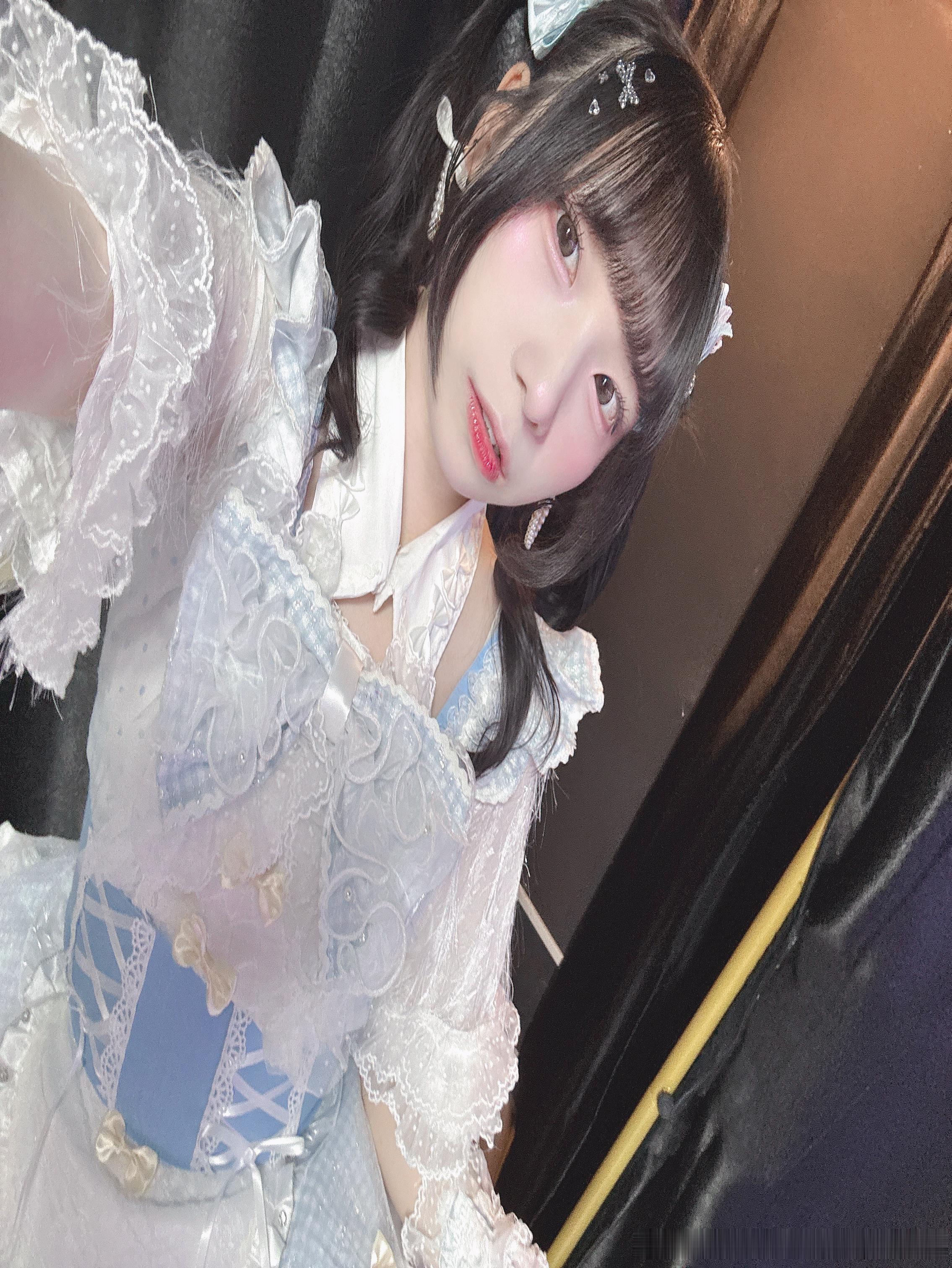 中午好😽给上班中的大家发送一下博主超绝甜美可爱照片🤍如果你看到的照片比例不对