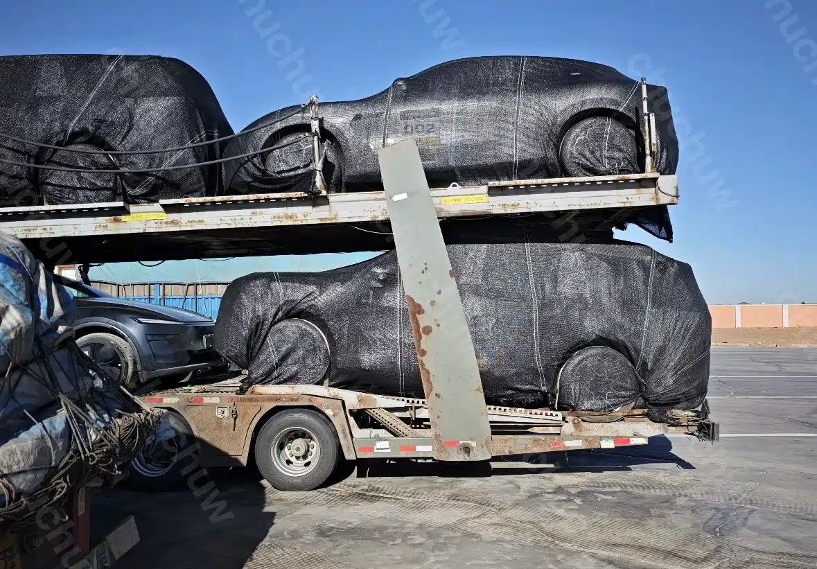 小米「昆仑」增程 SUV 谍照曝光。第一感觉就是——体型放得开，疑似车长超过 5